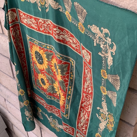 Hermès - Forest Green Silk Sunflower Scarf - Picture 14 of 16